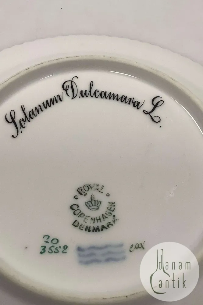 Royal Copenhagen Flora Danica Kagetallerken No 20/3552