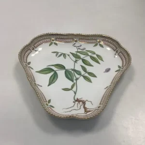 Royal Copenhagen Flora Danica 3 kantet Skål 3508