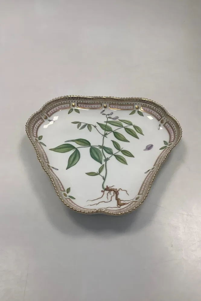 Royal Copenhagen Flora Danica 3 kantet Skål 3508