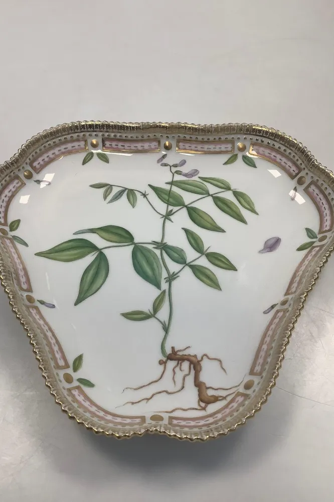 Royal Copenhagen Flora Danica 3 kantet Skål 3508