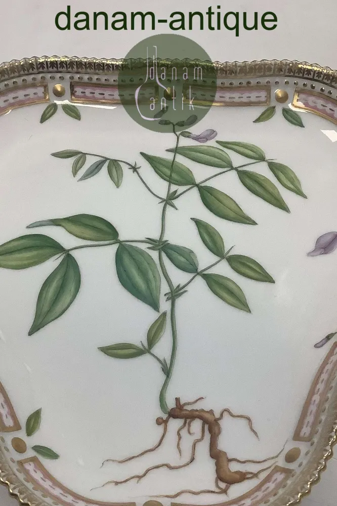 Royal Copenhagen Flora Danica 3 kantet Skål 3508