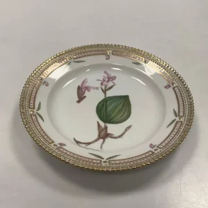 Royal Copenhagen Flora Danica Salat Tallerken No 20 / 3573