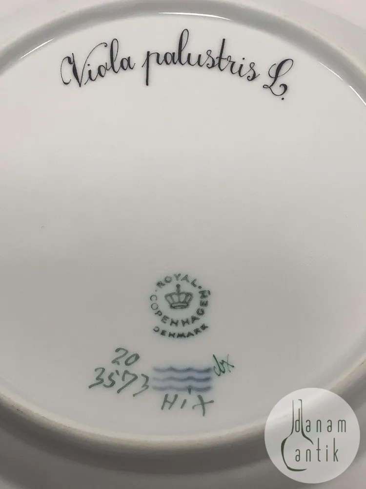 Royal Copenhagen Flora Danica Salat Tallerken No 20 / 3573