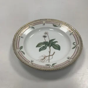 Royal Copenhagen Flora Danica Salat Tallerken No 20 / 3573