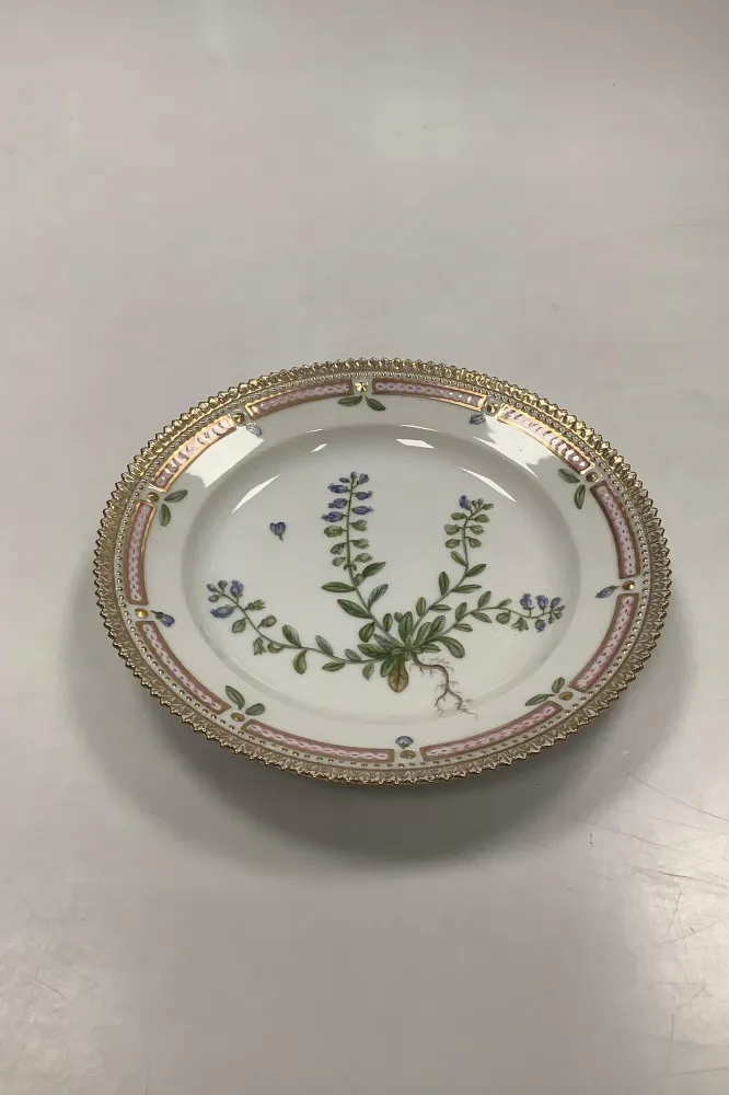 Royal Copenhagen Flora Danica Salat Tallerken No 20 / 3573