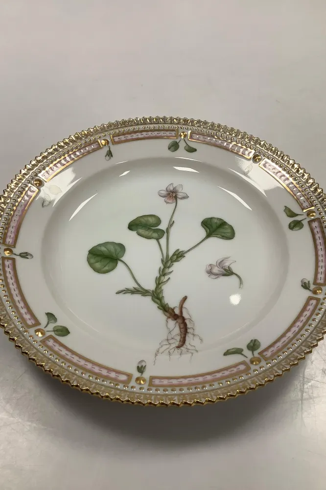 Royal Copenhagen Flora Danica Salat Tallerken No 20 / 3573