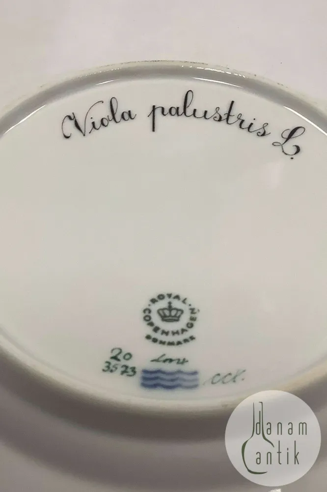 Royal Copenhagen Flora Danica Salat Tallerken No 20 / 3573