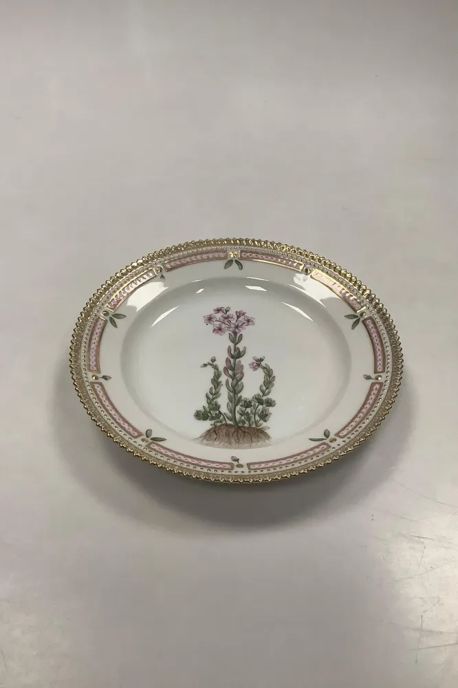 Royal Copenhagen Flora Danica Salat Tallerken No 20 / 3573