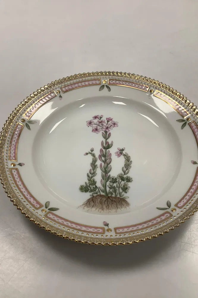 Royal Copenhagen Flora Danica Salat Tallerken No 20 / 3573