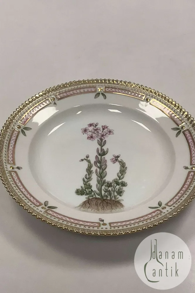Royal Copenhagen Flora Danica Salat Tallerken No 20 / 3573