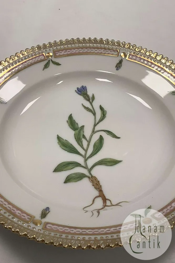 Royal Copenhagen Flora Danica Salat Tallerken No 20 / 3573
