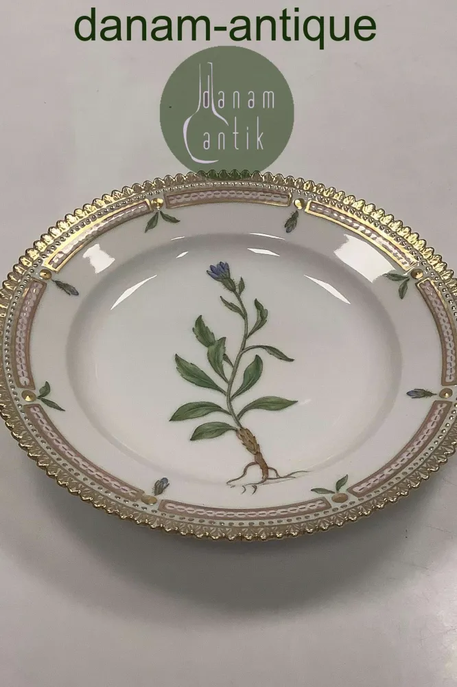 Royal Copenhagen Flora Danica Salat Tallerken No 20 / 3573