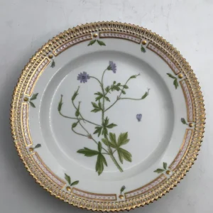 Royal Copenhagen Flora Danica Salat Tallerken No. 20 / 3573