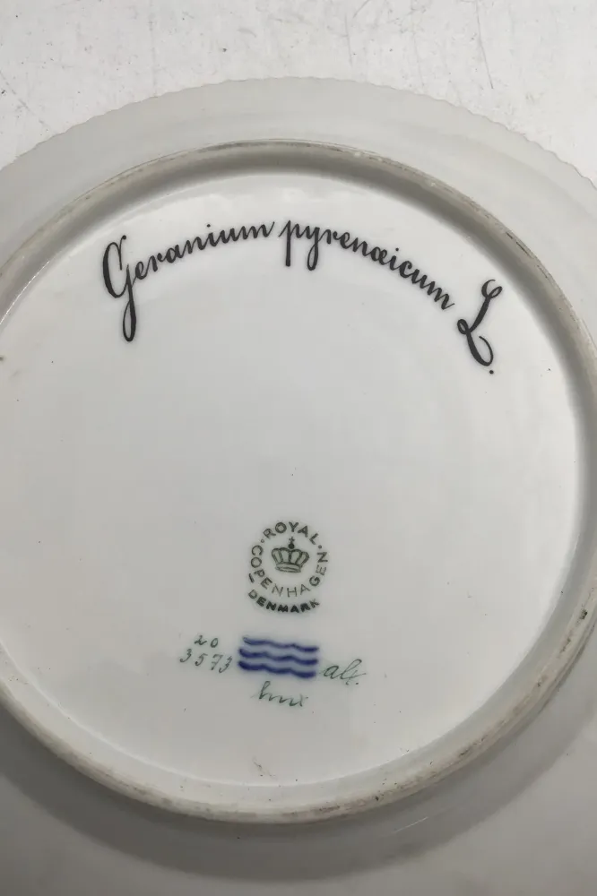 Royal Copenhagen Flora Danica Salat Tallerken No. 20 / 3573