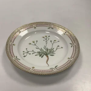 Royal Copenhagen Flora Danica Salat Tallerken No 20 / 3573