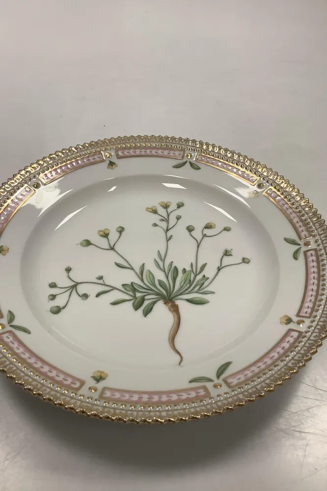 Royal Copenhagen Flora Danica Salat Tallerken No 20 / 3573