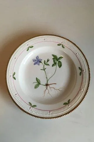Royal Copenhagen Flora Danica Spisetallerken No 735/3549