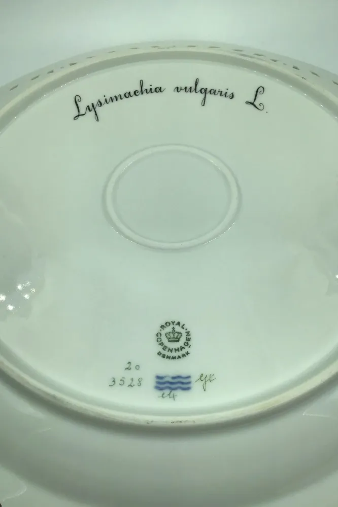 Royal Copenhagen Flora Danica Stor Rundt Fad No 20/3528.