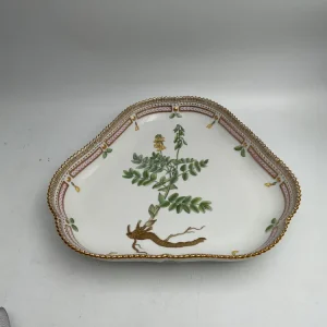 Royal Copenhagen Flora Danica Trekantet skål No 3509