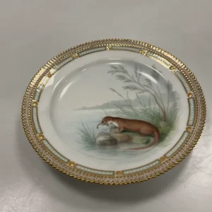Royal Copenhagen Flora Danica/Fauna Danica Jagtstel Frokost tallerken No 240/3550
