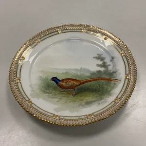 Royal Copenhagen Flora Danica/Fauna Danica Jagtstel Frokost tallerken No 240/3550