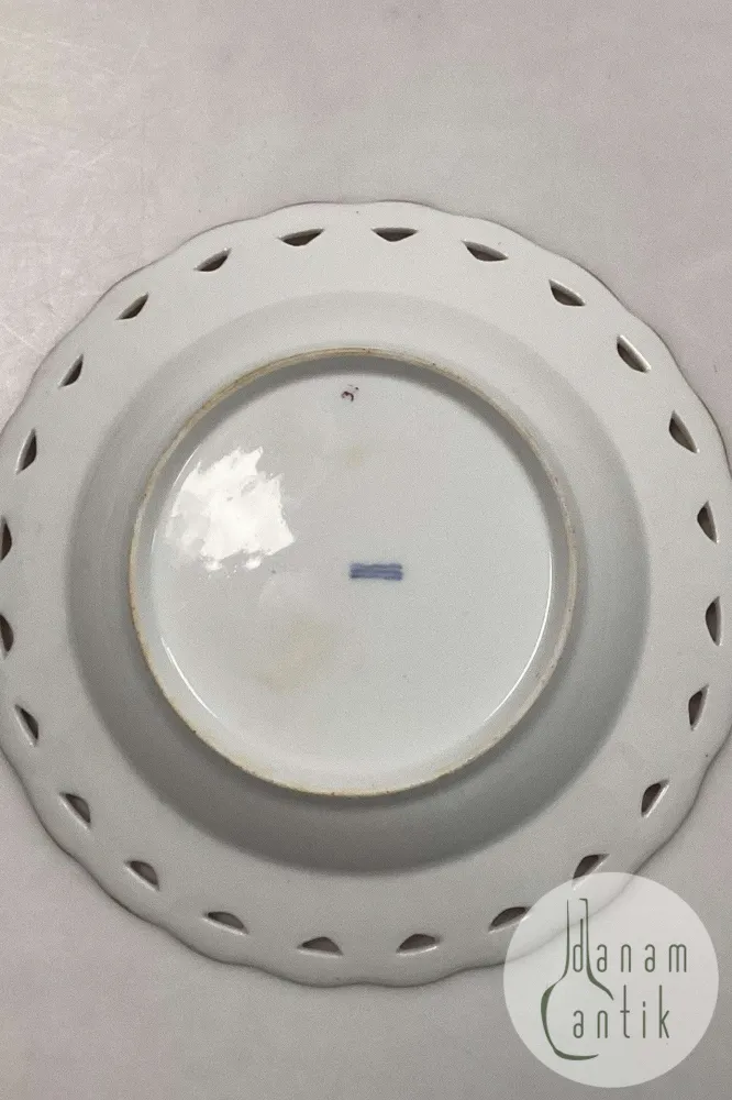 Royal Copenhagen Fuld Saksisk Blomst Dyb Tallerken med Gennembrudt Blondekant fra 1860-1890