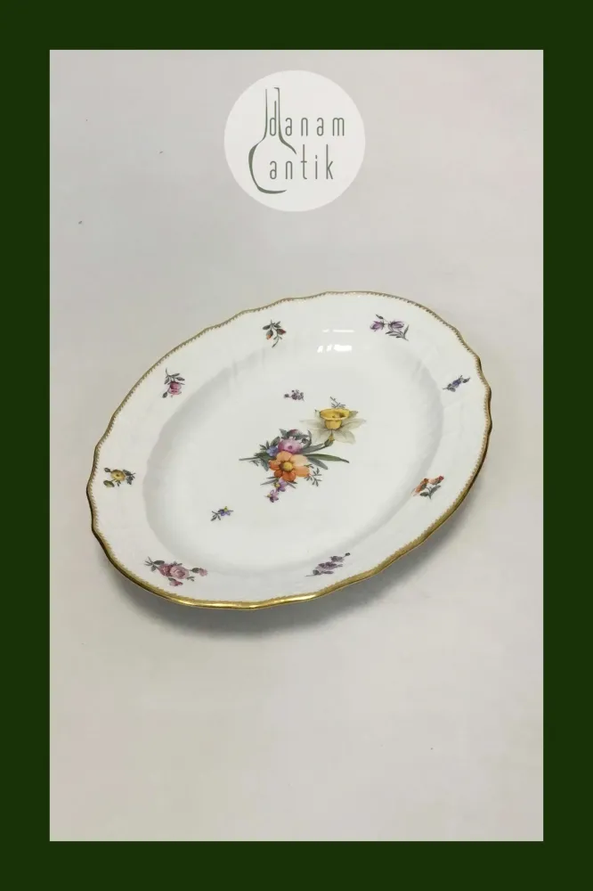 Royal Copenhagen Fuld Saksisk Blomst Ovalt fad No 1555