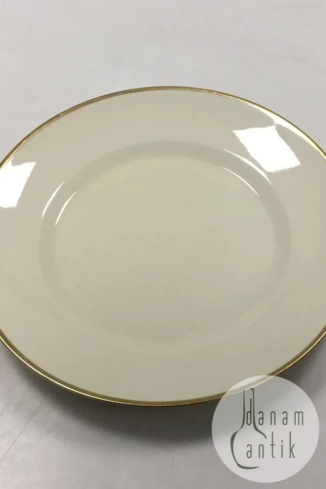 Royal Copenhagen Glat Cremefarvet stel Frokosttallerken No 9589.