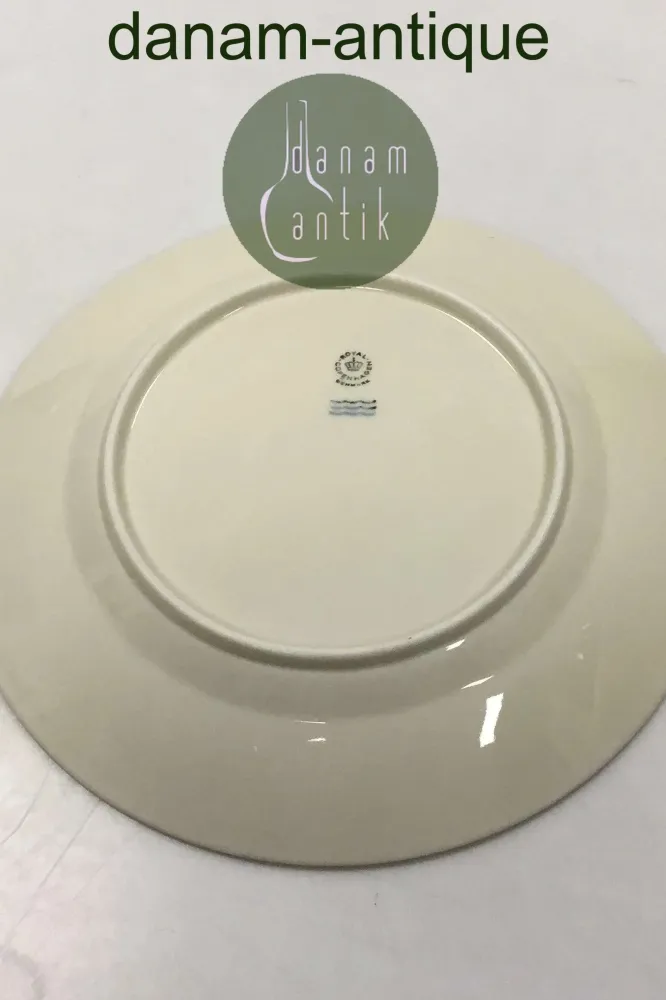 Royal Copenhagen Glat Cremefarvet stel Frokosttallerken No 9589.