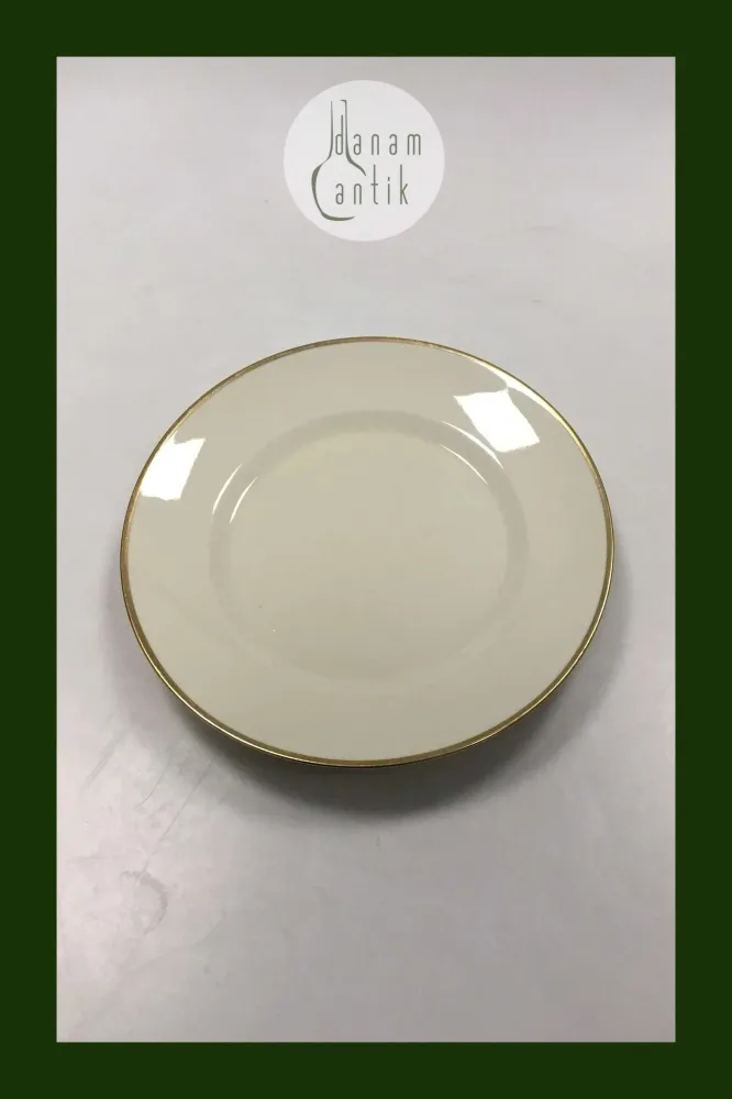Royal Copenhagen Glat Cremefarvet stel Frokosttallerken No 9589.
