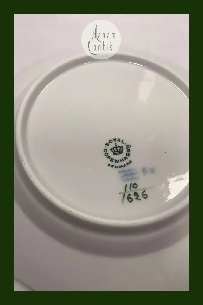 Royal Copenhagen Grøn Blomst Svejfet Sidetallerken No 1626