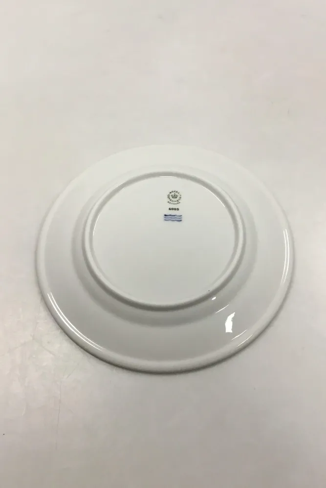 Royal Copenhagen Hotelporcelæn dekoreret med vilde planter Sidetallerken No 6005
