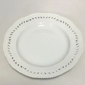 Royal Copenhagen Hvid Flora Danica / Perlestel Tallerken med gennembrudt kant No. 3554