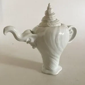 Royal Copenhagen Hvid Konkylie Kaffekande No. 14181