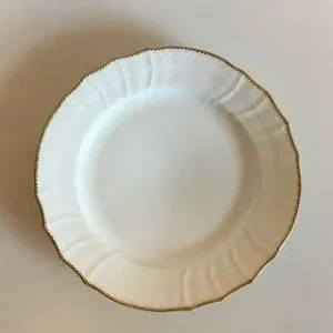 Royal Copenhagen Hvid Svejfet med takket guldkant (Stel 387 / Josephine) Frokosttallerken No 1623