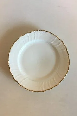Royal Copenhagen Hvid Svejfet med takket guldkant (Stel 387 / Josephine) Frokosttallerken No 1623