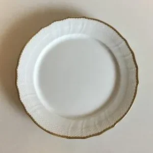 Royal Copenhagen Hvid Svejfet med takket guldkant (Stel 387 / Josephine) Frokosttallerken No 622