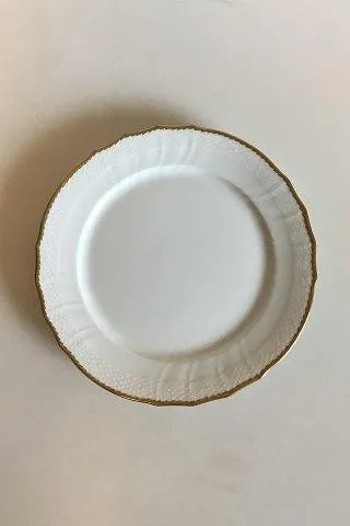 Royal Copenhagen Hvid Svejfet med takket guldkant (Stel 387 / Josephine) Frokosttallerken No 622