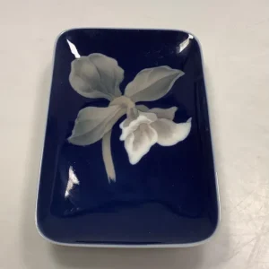 Royal Copenhagen Mørkeblå Firkant Skål med Blomster No. 2835 / 861