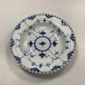 Royal Copenhagen Musselmalet Helblonde med gennembrudt kant Dyb Tallerken No 1/1078