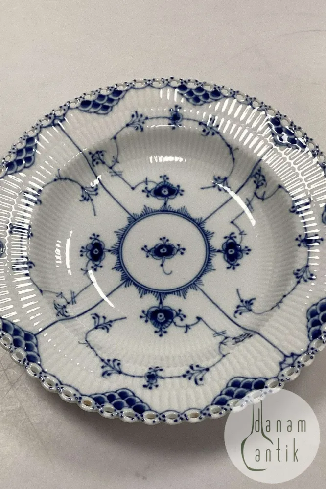 Royal Copenhagen Musselmalet Helblonde med gennembrudt kant Dyb Tallerken No 1/1078