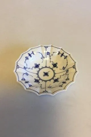 Royal Copenhagen Musselmalet Riflet Kantet skål No. 141