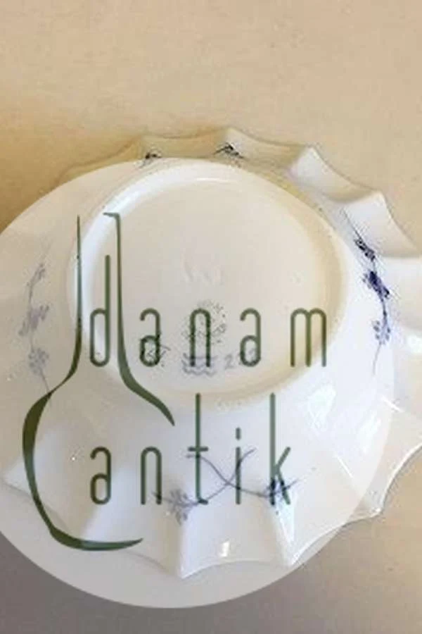 Royal Copenhagen Musselmalet Riflet Kantet skål No. 141