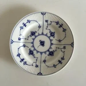 Royal Copenhagen Musselmalet Riflet Sidetallerken No. 181