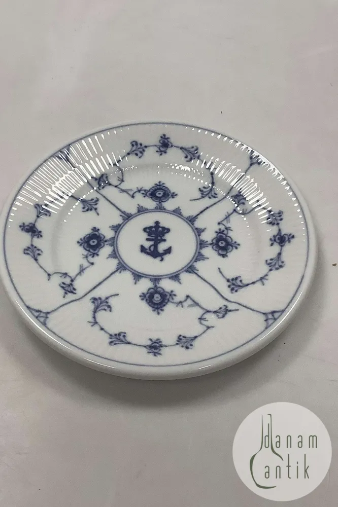 Royal Copenhagen Musselmalet Riflet Tallerken No 331 fra Søværnet