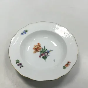 Royal Copenhagen Saksisk Blomst Let Bicelle Dyb Tallerken No 493/2025