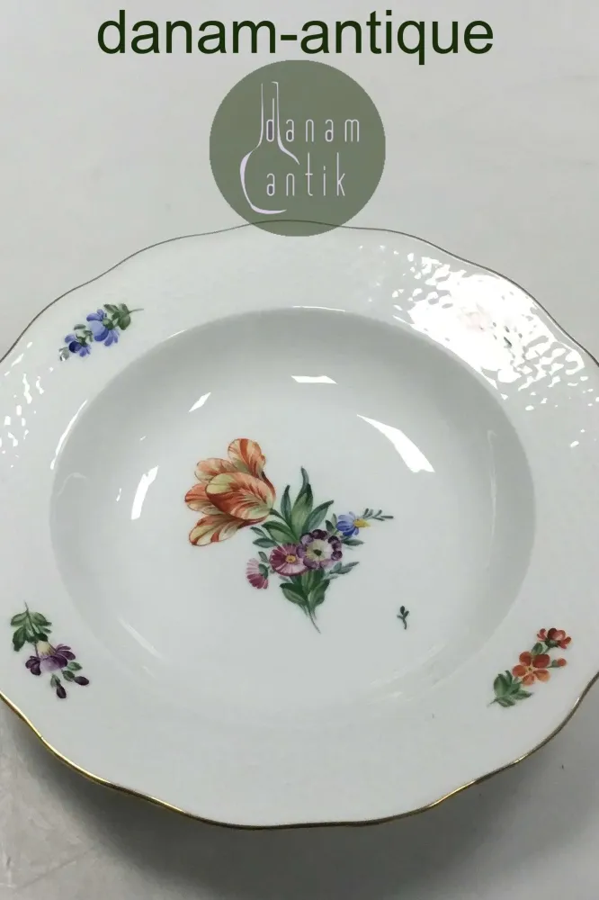 Royal Copenhagen Saksisk Blomst Let Bicelle Dyb Tallerken No 493/2025