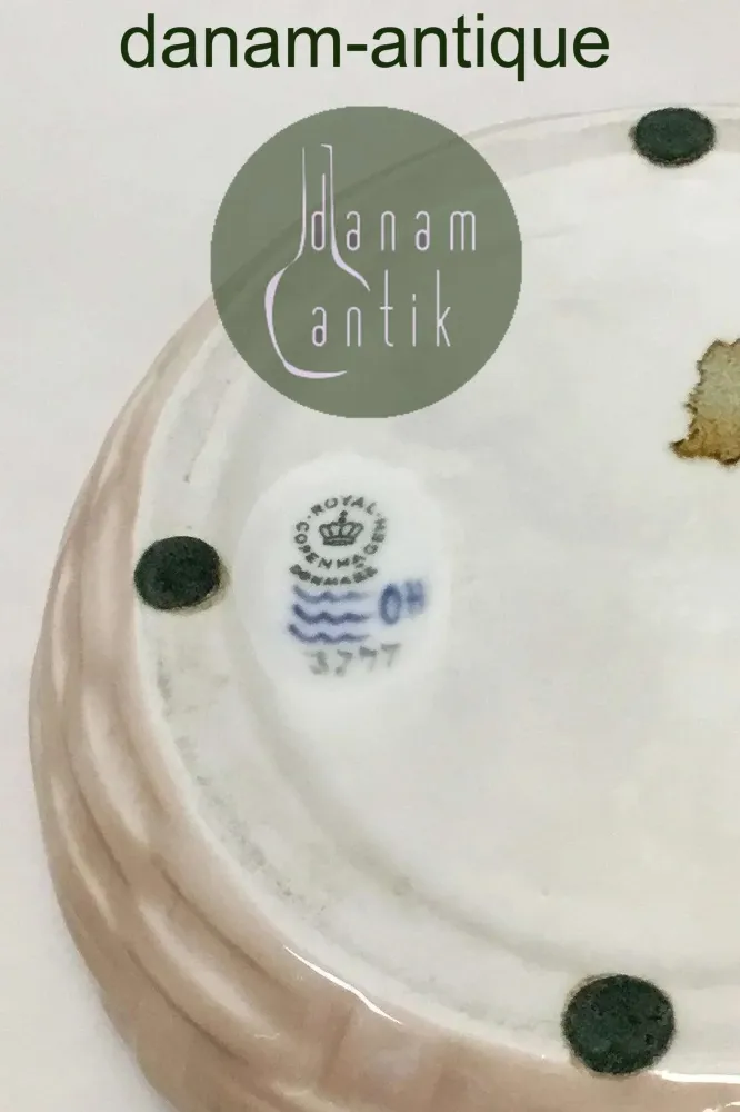 Royal Copenhagen Skål No. 3277 med Krebs