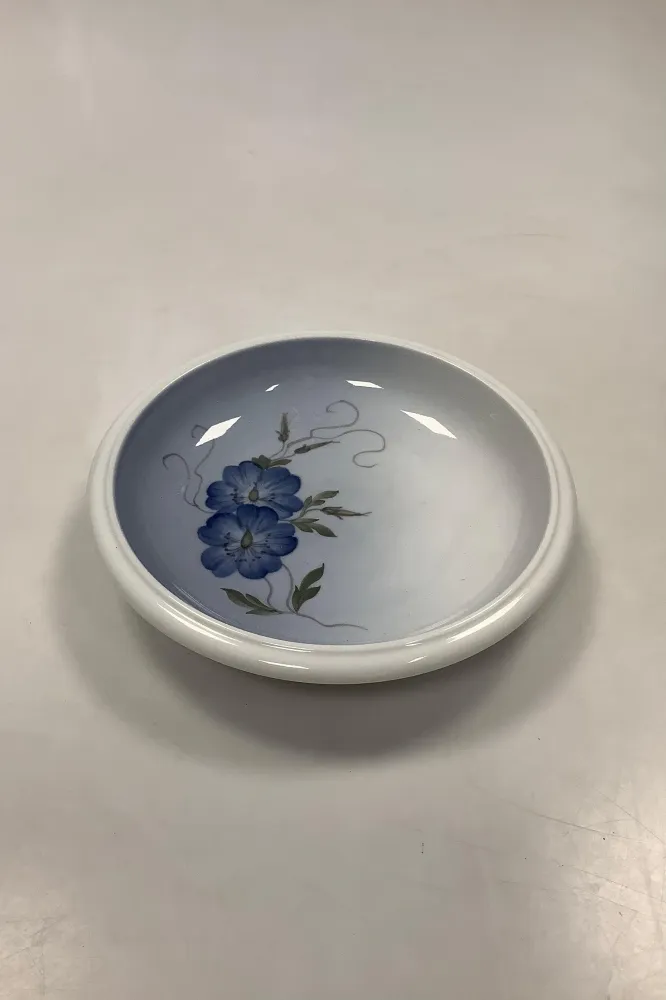 Royal Copenhagen Skål med blomster No 2800/2559