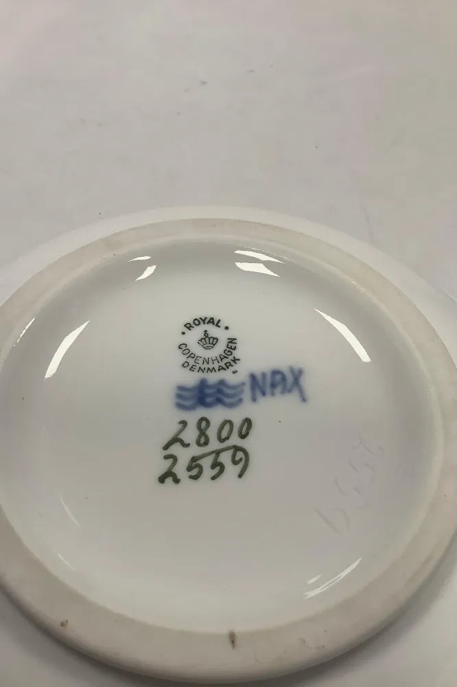 Royal Copenhagen Skål med blomster No 2800/2559
